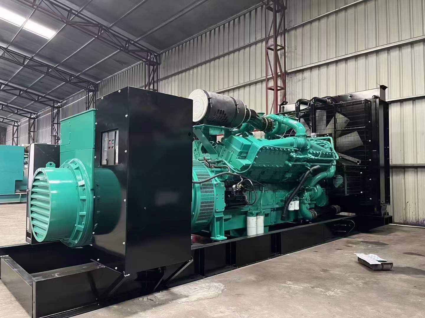 互助如何降低 800kW 柴油发电机输出电流的波动？
