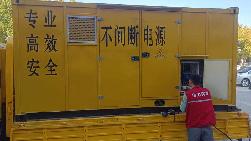 互助柴油发电机组和UPS电源配合使用时，如何避免切换过程中的电力中断？